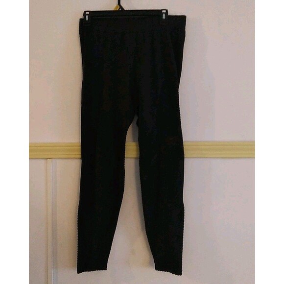 NWT Womens Nike Pro Hyperwarm Black Training Tight Fit Built In Shorts Sz L - Picture 1 of 7